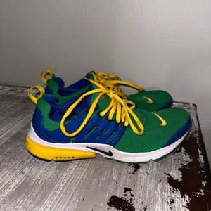 Men’s size 9 Nike shoes.